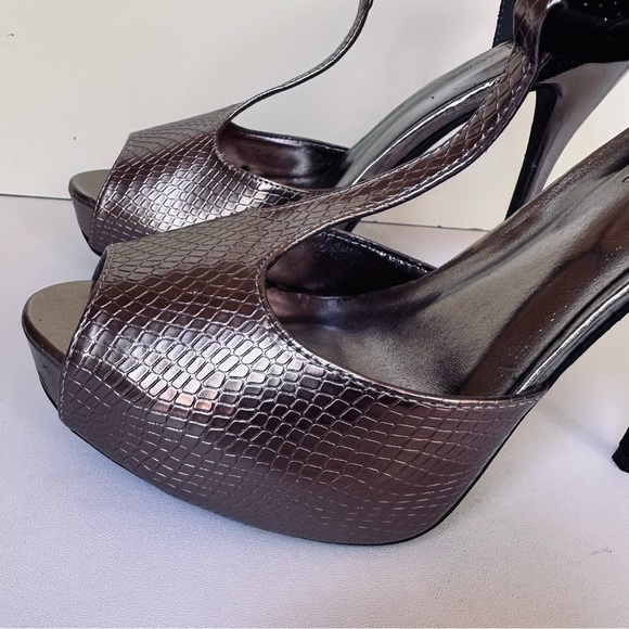 Diva Lounge Womens Metalic Platform Heel - Picture 8 of 12